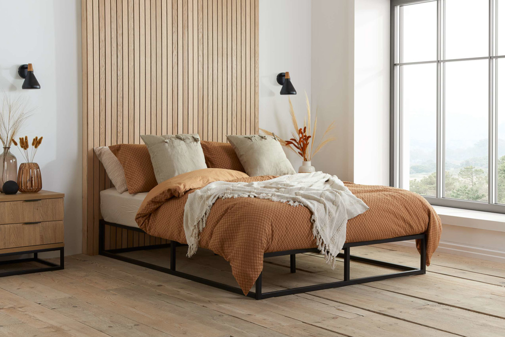 Metal platform bed frame - Image 2